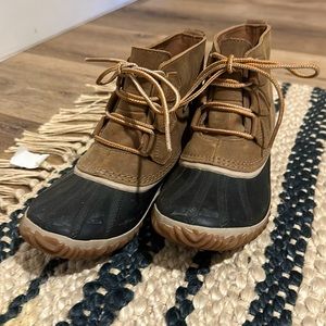 Sorel Waterproof Out and About Ankle Size 9 Boots